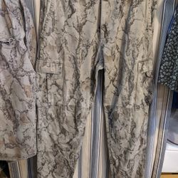 CAMO Set, MEN'S, Sz L, USED, has couple small paint stains, Exxon 2428 E Lamar Alex Pkwy. set $40.00