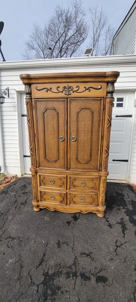 ARMOIRE