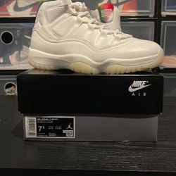 AIR JORDAN 11 RETRO 285 SIZE 7.5 MEN 9 WOMEN