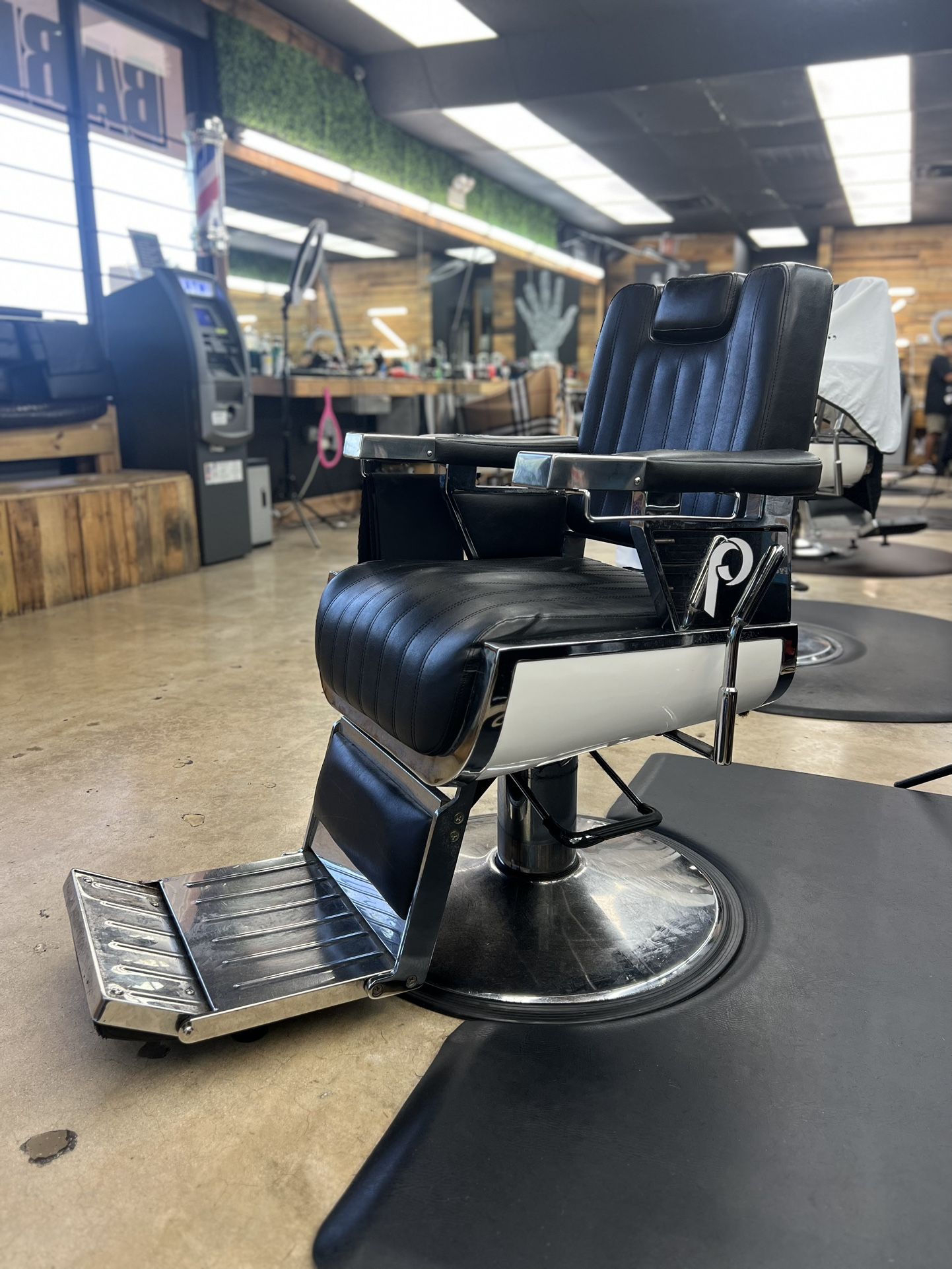 Pibbs Barber Chair