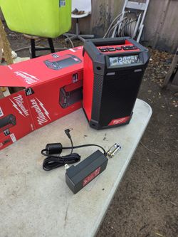 🎄🎉🎈radio 12v  Brand New  Tool Only  $80 Firme Pick Up Only Área Jersey Village 77O41 