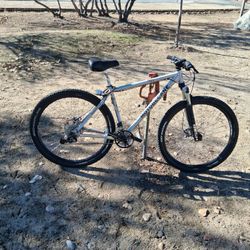 Motobecane Fantom Pro 29 Mountain Bike 
