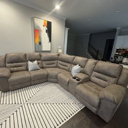New Sectional 3recliners