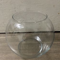 Beautiful 2 Gallon glass fishbowl $20
