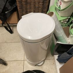 Munchkin Diaper Trash 