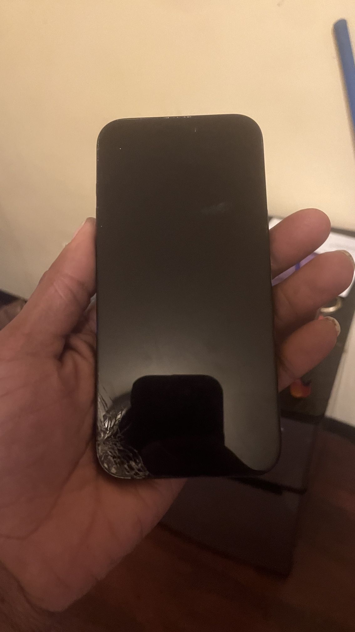 iPhone 16+ (cracked)