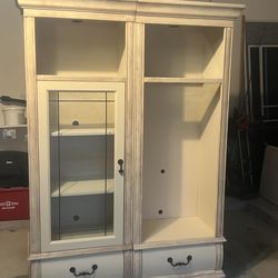 Reconditions vintage bookshelves