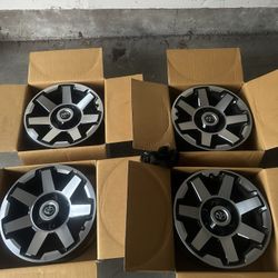 2023 Toyota 4Runner TRD Off Road OEM Wheels + OEM Lug Nuts – Mint