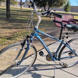 Giant Cypress Hybrid Bicycle Bike