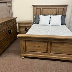 $10 Down finance Bedroom Set Queen Bed King Bed chest and mattres Bunk Bed vanity set Dining Set Dining table