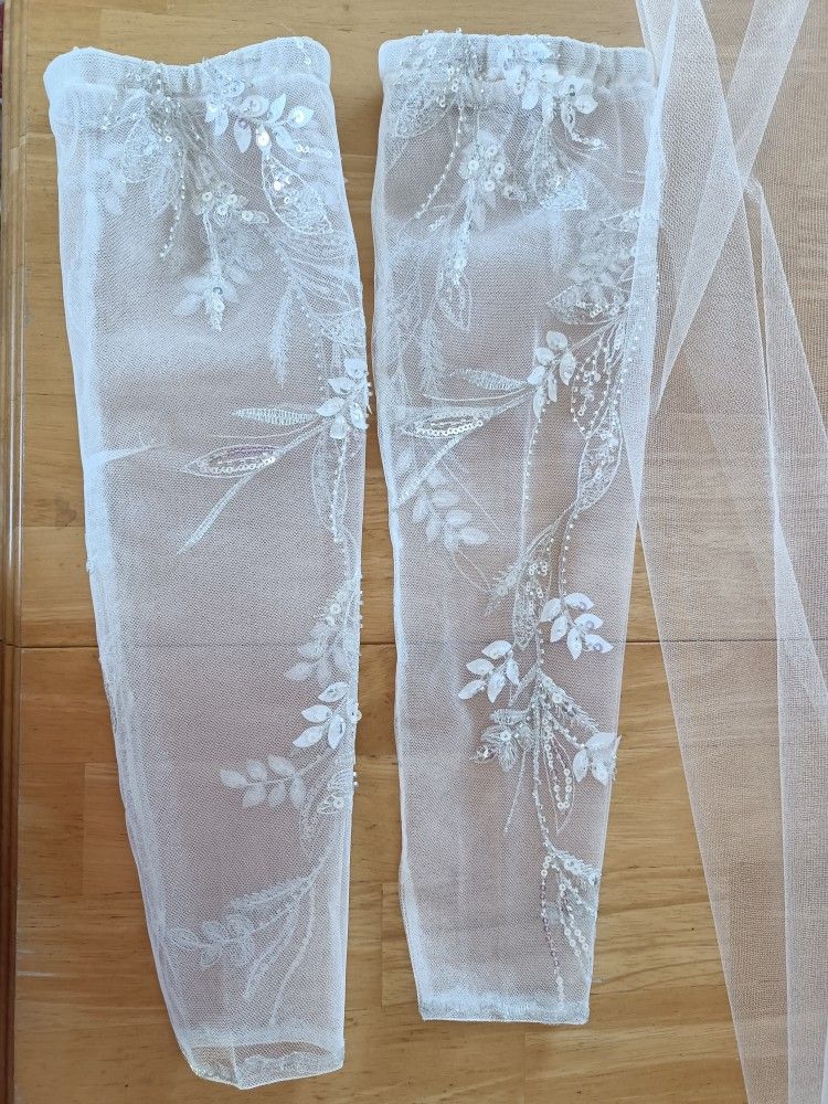 Bride accessories handmade sleeves & veil, 3 pieces
1 pair of handmade sleeves for $40
1 handmade tulle veil $30
1 Pearl veil $20
Details for each i
