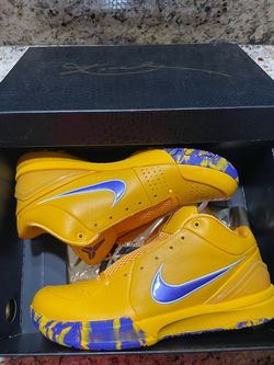 Kobe 4 lakers (mystery pack) DS/BRAND NEW
