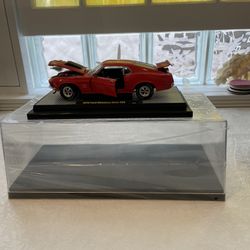 Die cast 1970 Mustang Boss 429 With Stand And Display Case 1:24