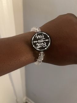 Faith Over Fear Crystal Beaded Stretch Bracelet – Inspirational Christian Jewelry