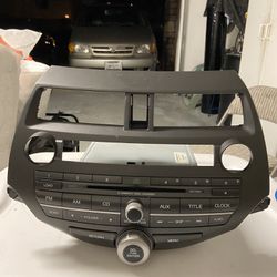 Car parts 2011 Honda Radio AM FM 6 Compact Disc Changer