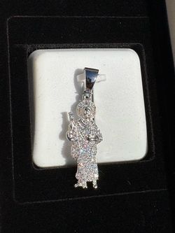 ST. JUDAS PENDANT .925 MOISSANITE