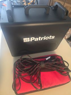 4 Patriots Solar Generator w/2 Panels