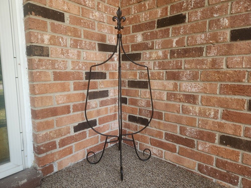 PLANT STAND FOR HANGING PLANT