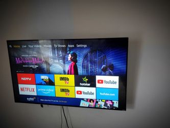 Vizio 49" 4K and 50$ vertical wall mount