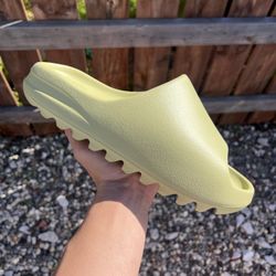 Yeezy Slide Resin (Size 10)