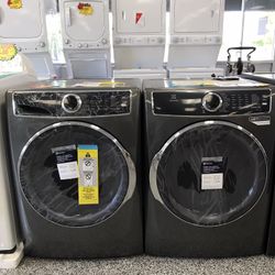 Frigidaire Washer & Dryer Set ( Gas )
