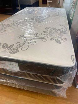 Deluxe Brand Twin Set 