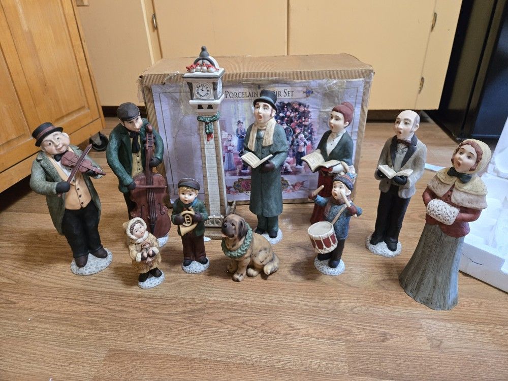 11 Porcelain Choir Set Near Mint READ