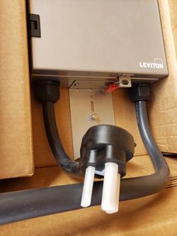 Leviton car charger model EVB32