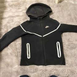 Reflection Nike Tech 