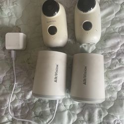 Rechargeable Camaras In Good Condition Works With Wifi 