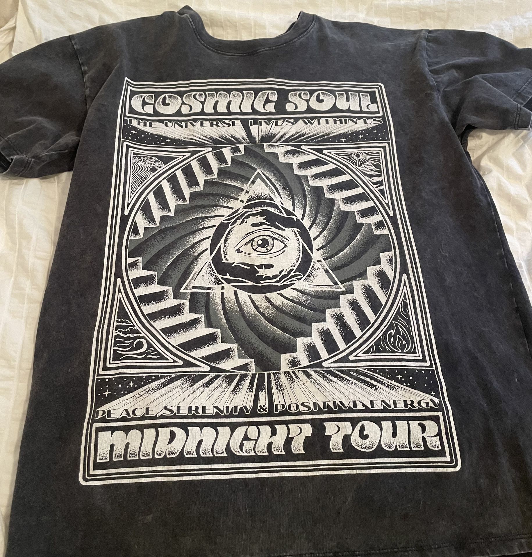 Hollister T shirt Cosmic Soul Size Small