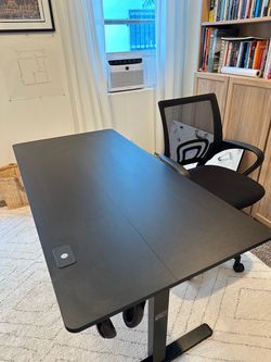 Electric adjustable desk