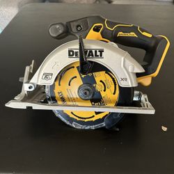 Dewalt 6 1/2 Xr Circular Saw Tool Only 