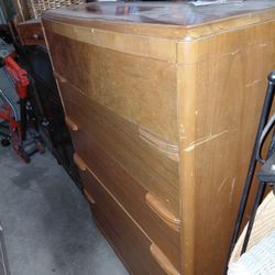 Dresser 