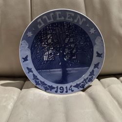 PRISTINE ANTIQUE ROYAL  COPENHAGEN 1914 CHRISTMAS PLATE