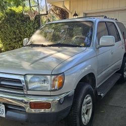 1997 2W Toyota 4runner FOR PARTS OR REPAIR 