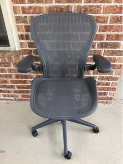 Herman Miller Aeron Remastered Size B posture SL fit adjustable in Excellent condition