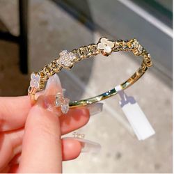 Luxury Clover Chain Bracelet - Gold & Silver ✨