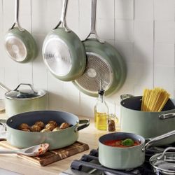 6pc Set Pots With Lids Excellent Condition 