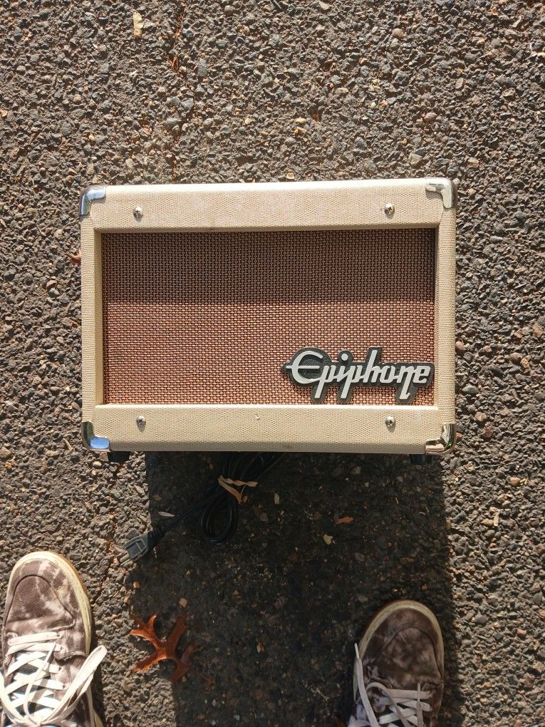 Epiphone Studio Acoustic 15C W/Chourus