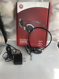 Motorola S305 wireless stereo Headphones! Brand new in box With Free Bonus Skull Ear Set!
