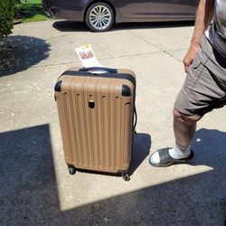 4pc suitcase Travelers Club