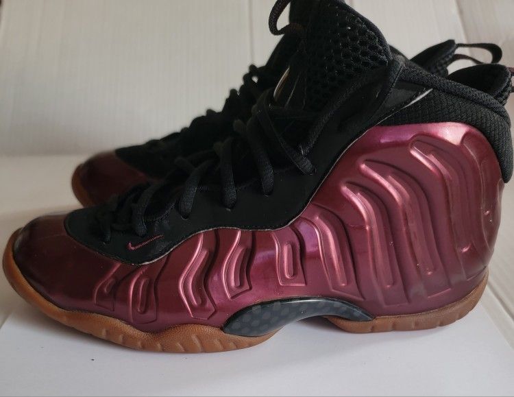 Nike Air Foamposite One "Night Maroon" Size 7Y (Youth)