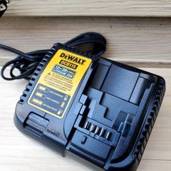 DeWalt 20V Cargador NUEVO!!! DeWalt 20V Charger NEW!!!!