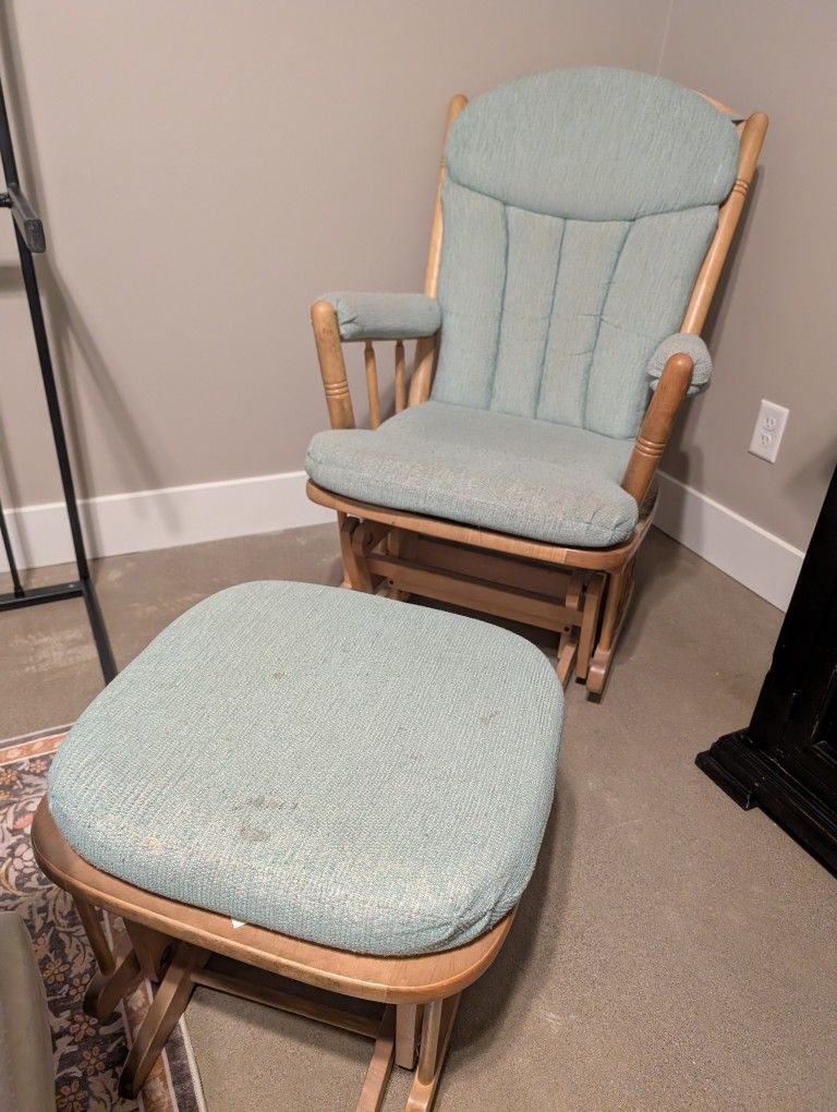 Glider Rocking Chair With Footstool 