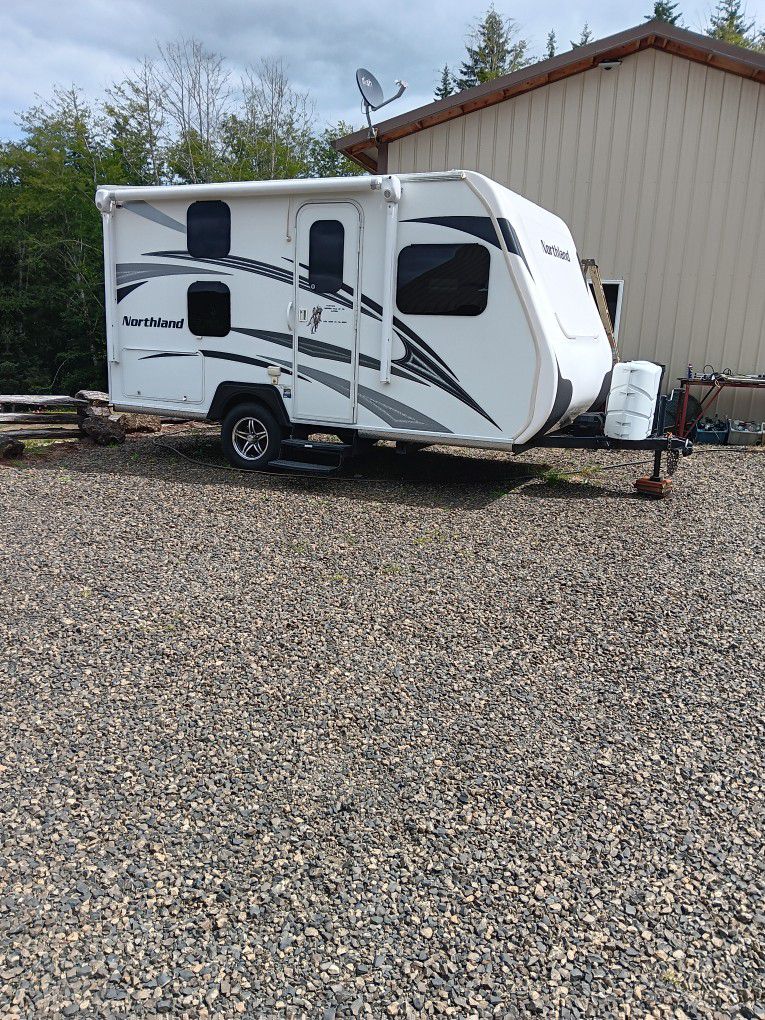 2015 NORTHLAND 174 15 foot Self-contained Camping Trailer