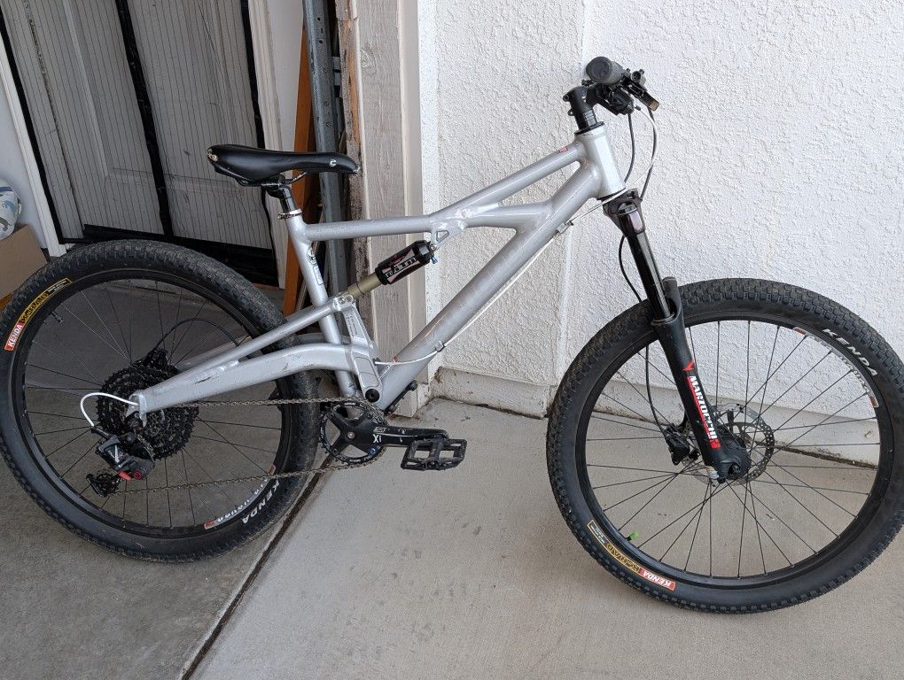 2006 Cannondale Prophet 400 Trail/All Mountain/Enduro Mountain Bike 26 Inch Medium Frame
