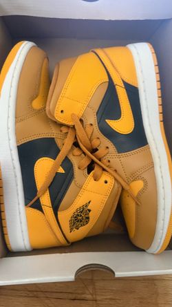 Nike Air Jordan 1 Mid Chutney / Black
