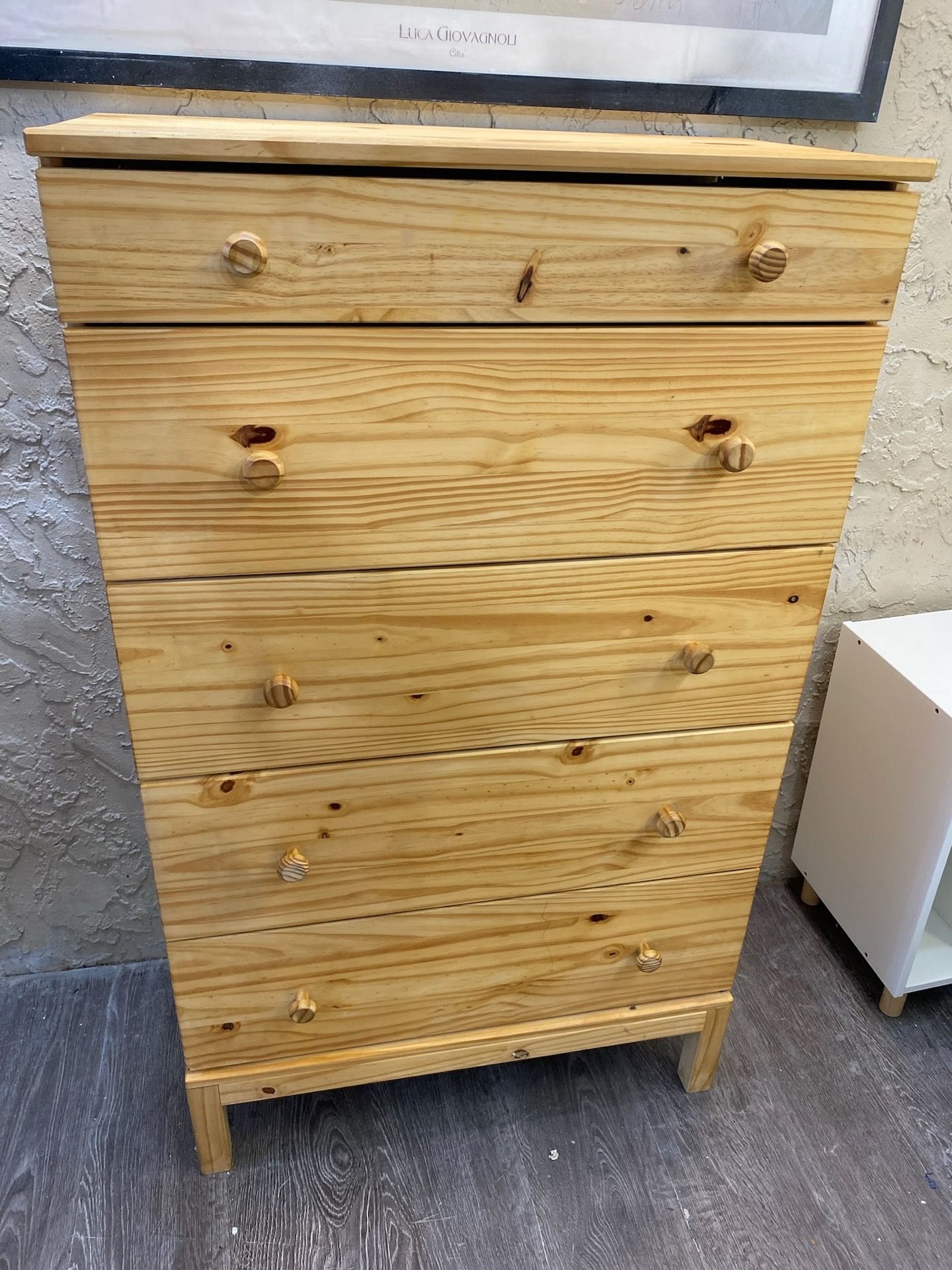 Solid Pine 5-Drawer Dresser - Local Delivery Available for a Fee - See My Other Items ๐