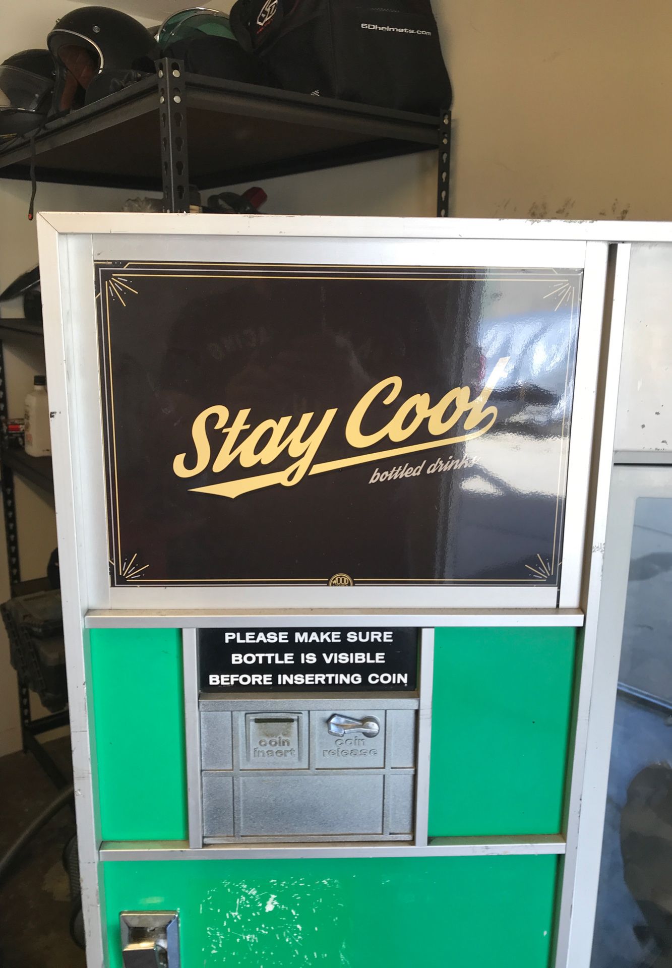 Vintages La Crosse stay cool seven up bottles vending machine for Sale
